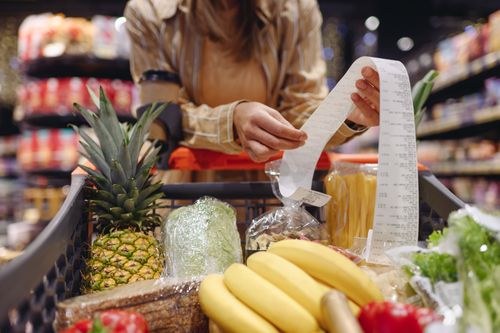 Rising food prices: inflation affected the population.